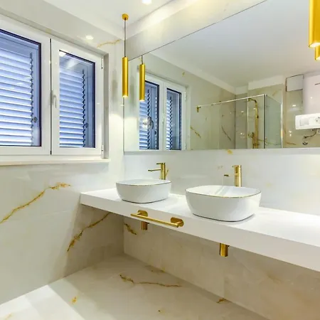 Luxury Irini, In The Heart Of 4*