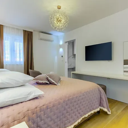Bed & Breakfast Luxury Bed & Breakfast Irini, In The Heart Of