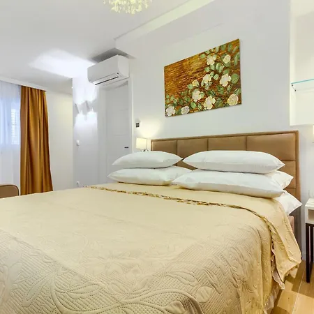 Luxury Bed & Breakfast Irini, In The Heart Of Frühstückspension