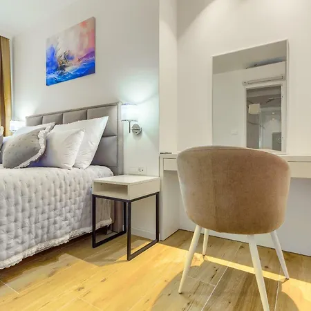 Luxury Irini, In The Heart Of 4*
