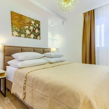 Luxury Bed & Breakfast Irini, In The Heart Of Frühstückspension