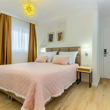 Luxury Irini, In The Heart Of 4*