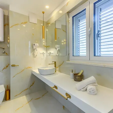 Luxury Irini, In The Heart Of Alojamento de Acomodação e Pequeno-almoço 4*