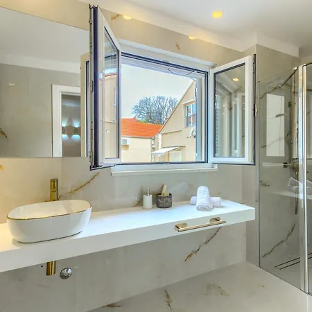 Luxury Irini, In The Heart Of 4*