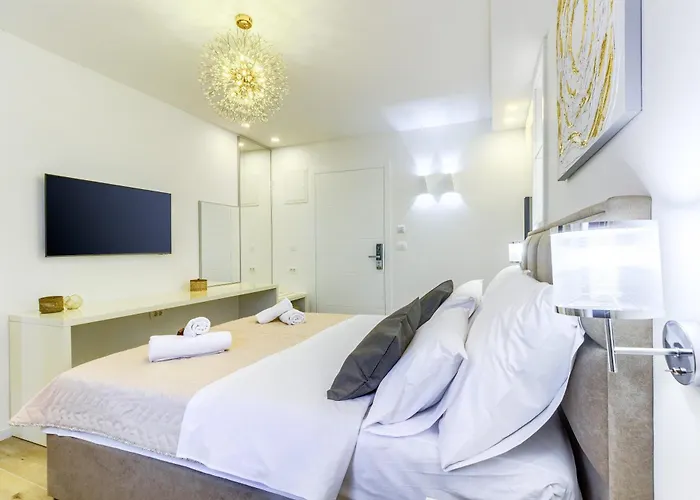 Luxury Bed & Breakfast Irini, In The Heart Of 4*