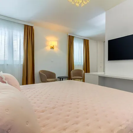 Bed & Breakfast Luxury Bed & Breakfast Irini, In The Heart Of *